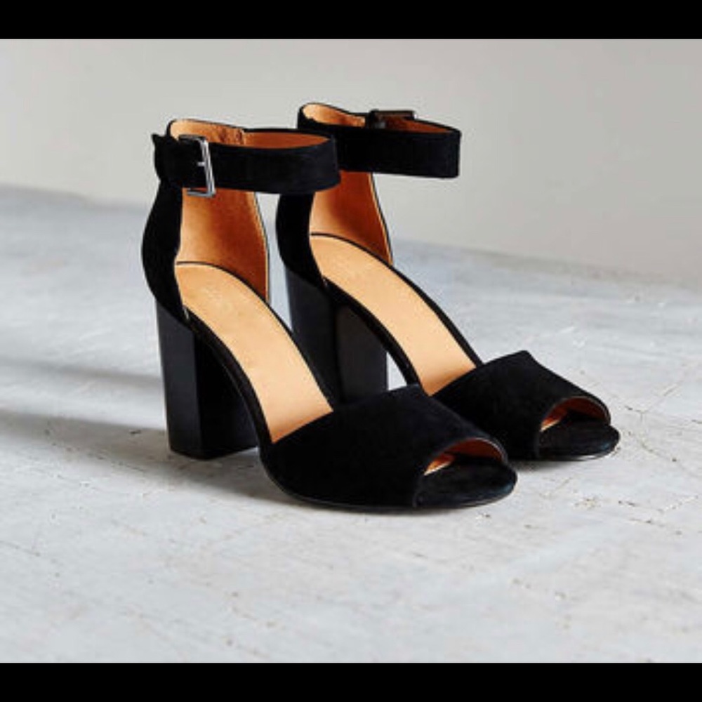 URBAN OUTFITTERS Black Block Heels